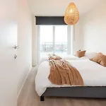 Wellington Waves Modern In *