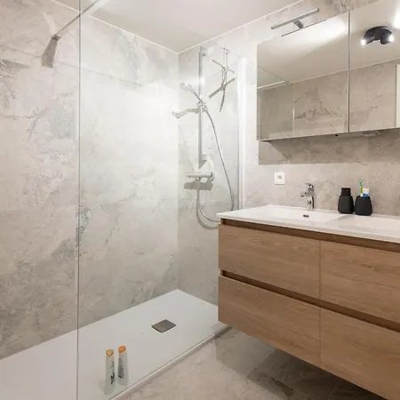 Wellington Waves Modern In *