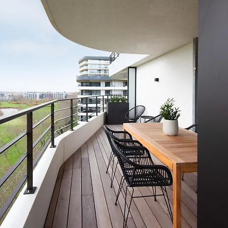Wellington Waves Modern In Ostend