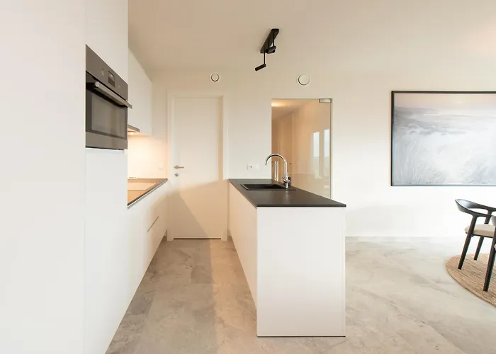 Wellington Waves Modern In