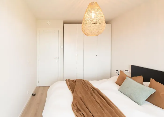 Wellington Waves Modern In *